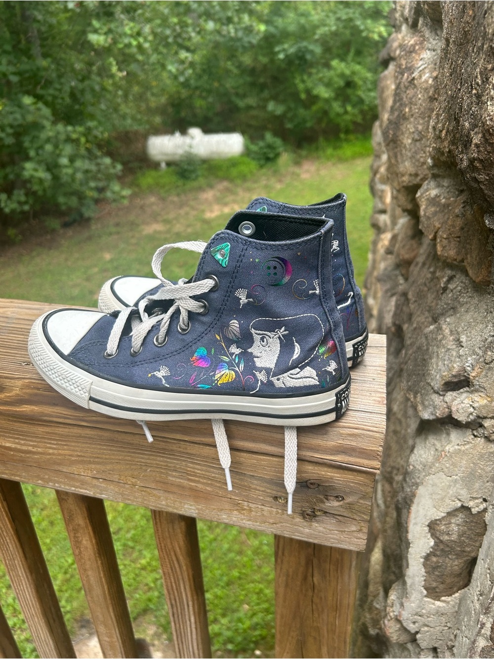 Coraline converse sneakers women’s size 6